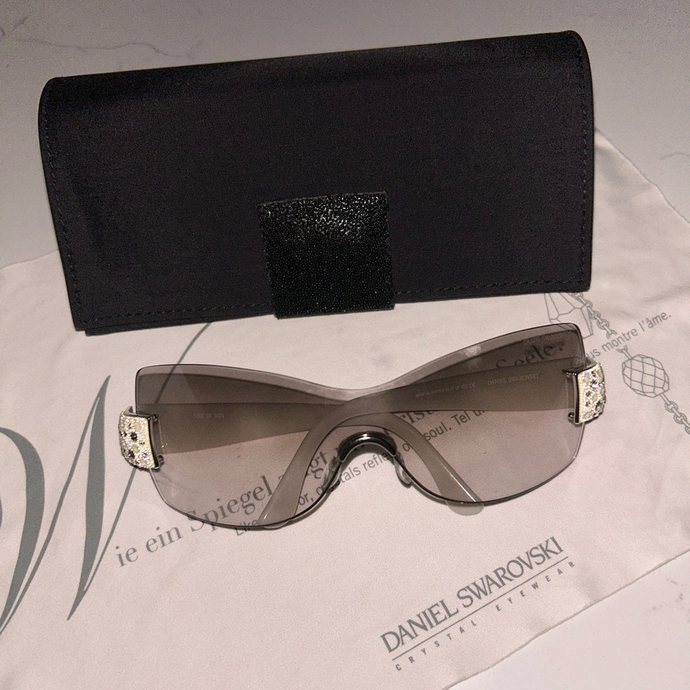 Women's Authentic Daniel Swarovski Sunglasses style S605